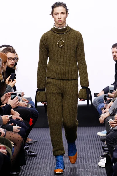 Look 24